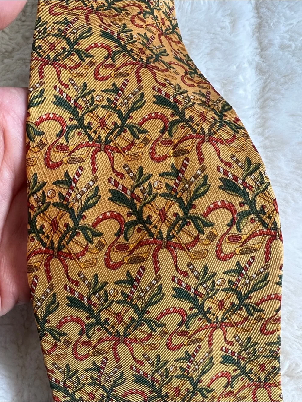 salvatore ferragamo Tie golf and ribbon motif with green foliage festive